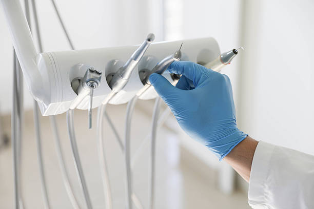Professional Tooth Extraction technician working in Franklin, KY